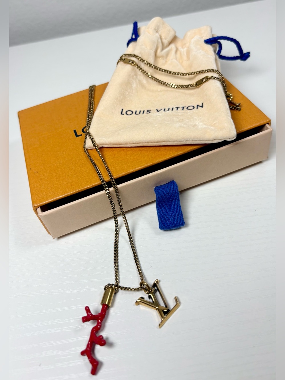 Louis Vuitton LV & Coral Pendant W/Box & Dust bag